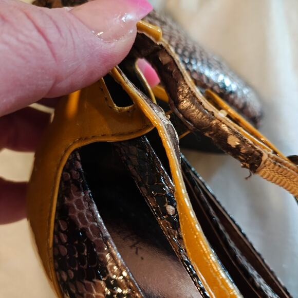 Vintage 9 Yellow Snakeskin Print MaryJane Platform Heels 90s Office Siren Y2K - Picture 4 of 13